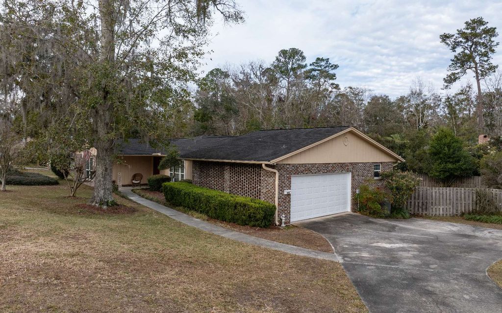 Photo of 898 SW Lake Montgomery Ave, Lake City, FL 32025 (MLS # 125868)