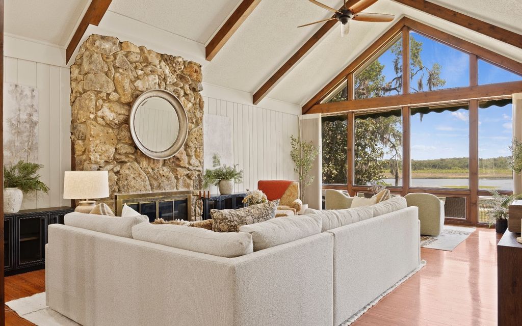 Photo of 589 NW Harris Lake Dr, Lake City, FL 32055 (MLS # 131059)