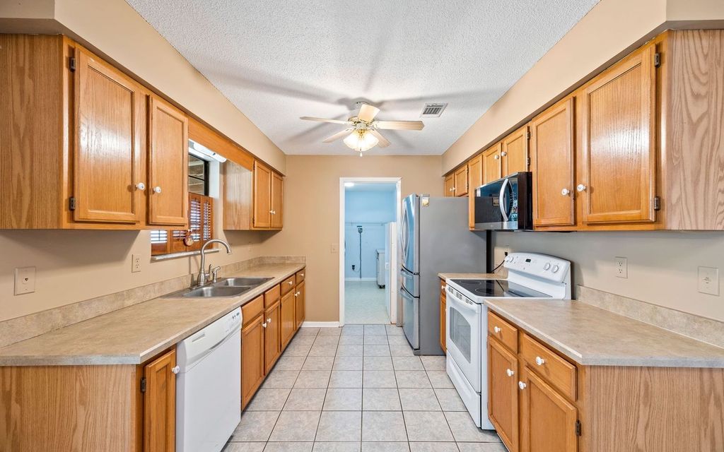 Photo of 201 SE Rosewood Circle, Lake City, FL 32025 (MLS # 128103)