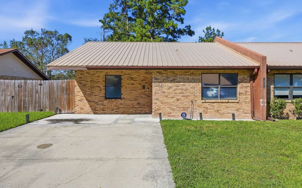 Photo of 1030 SW Rossborough Court, Lake City, FL 32025 (MLS # 133518)