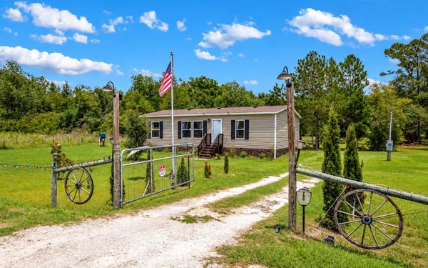 7860 139TH DR, LIVE OAK, FL 32060 - Image b8d4c64fc23cd33710530fea42f1ef62/4148444944