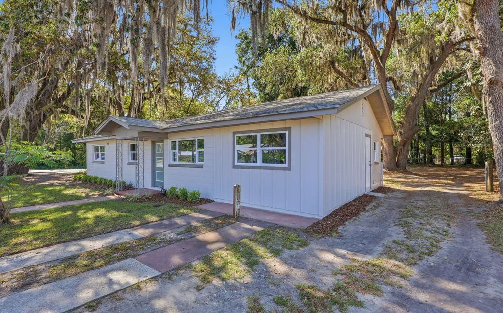Photo of 1366 SE Baya Dr, Lake City, FL 32025 (MLS # 131150)