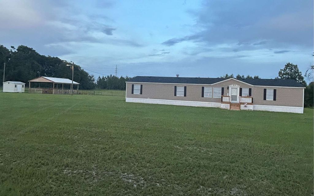 Photo of 19456 161st Court, OBrien, FL 32071 (MLS # 129800)