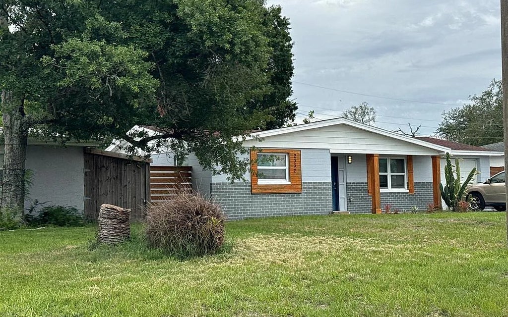 Photo of 2332 Chancery Dr, Other, FL 34690 (MLS # 132013)