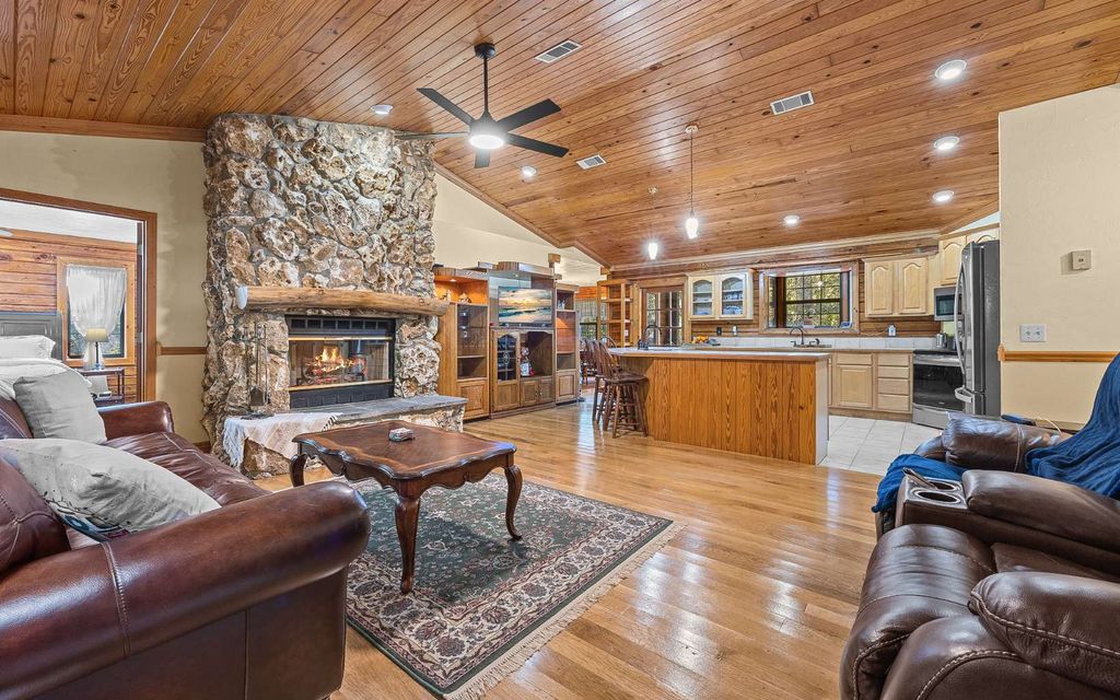 Photo of 286 SW Delaware Way, Fort White, FL 32038 (MLS # 121742)