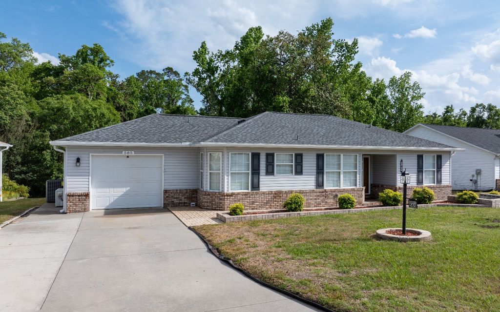 Photo of 585 SE Rosewood Cir, Lake City, FL 32025 (MLS # 130541)