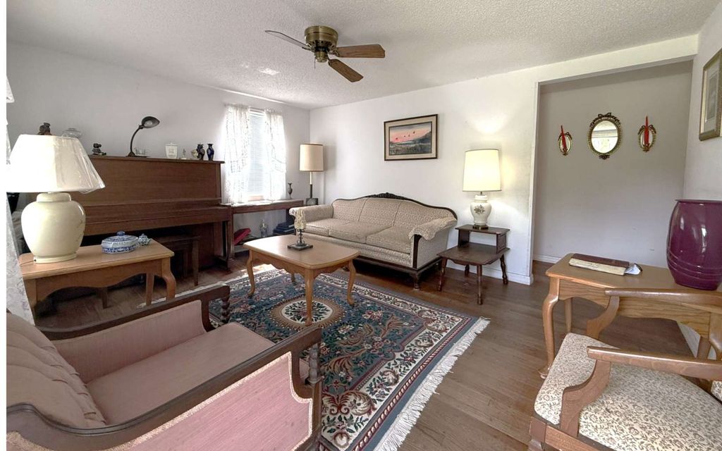 Photo of 833 Roberts St, Live Oak, FL 32064 (MLS # 128031)