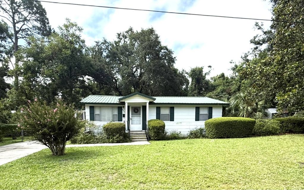 Photo of 833 Roberts St, Live Oak, FL 32064 (MLS # 128031)