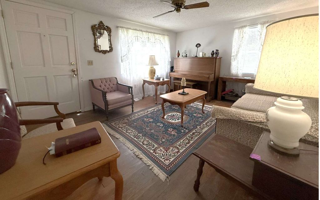 Photo of 833 Roberts St, Live Oak, FL 32064 (MLS # 128031)