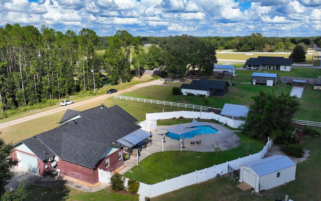 Photo of 208 SW Freeman Gln, Lake City, FL 32024 (MLS # 128664)