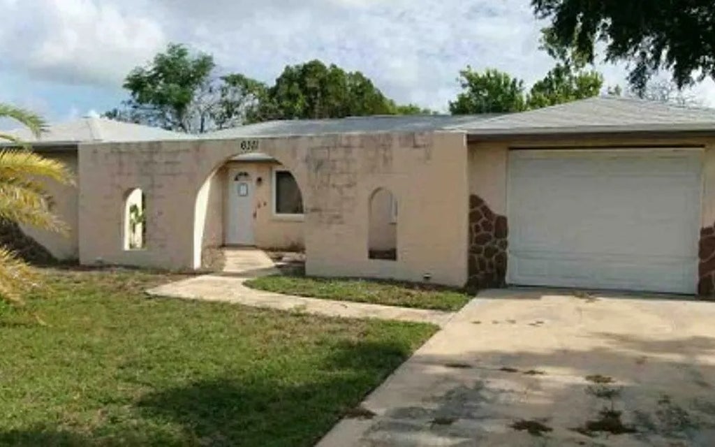 Photo of 6311 Westport Dr, Other, FL 34668 (MLS # 133218)