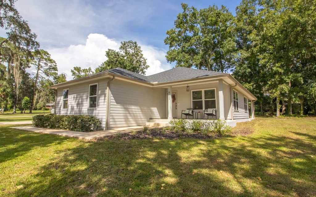 Photo of 601 SE 4th Ave, Other, FL 32666 (MLS # 128396)