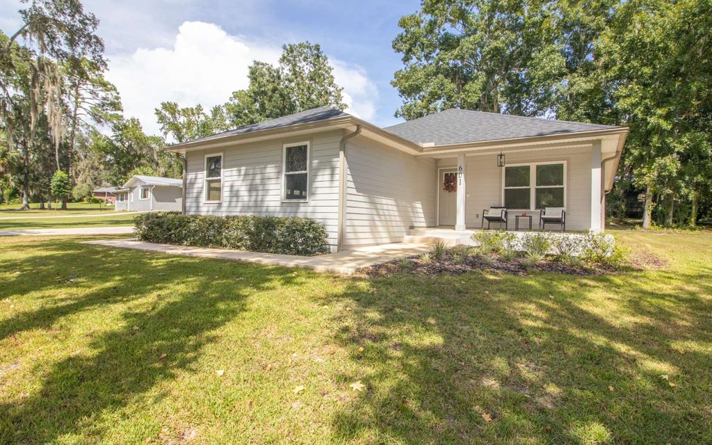 Photo of 601 SE 4th Ave, Other, FL 32666 (MLS # 128396)