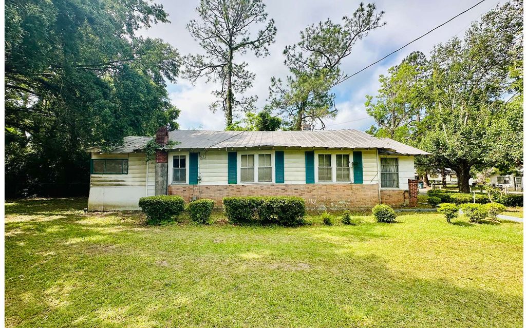 Photo of 225 SW Lee Ave, Madison, FL 32340 (MLS # 130047)
