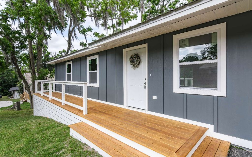 Photo of 684 NW Ridgewood Ave, Lake City, FL 32055 (MLS # 131234)