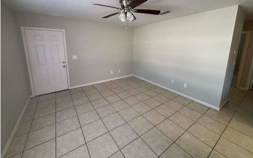 Photo of 3784 NW Huntsboro St Apr 102 St, Lake City, FL 32055 (MLS # 129419)