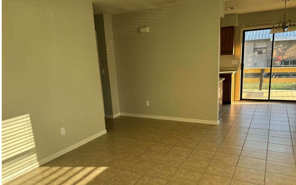 Photo of 3724 NW Huntsboro St Apr 102 St, Lake City, FL 32055 (MLS # 129419)