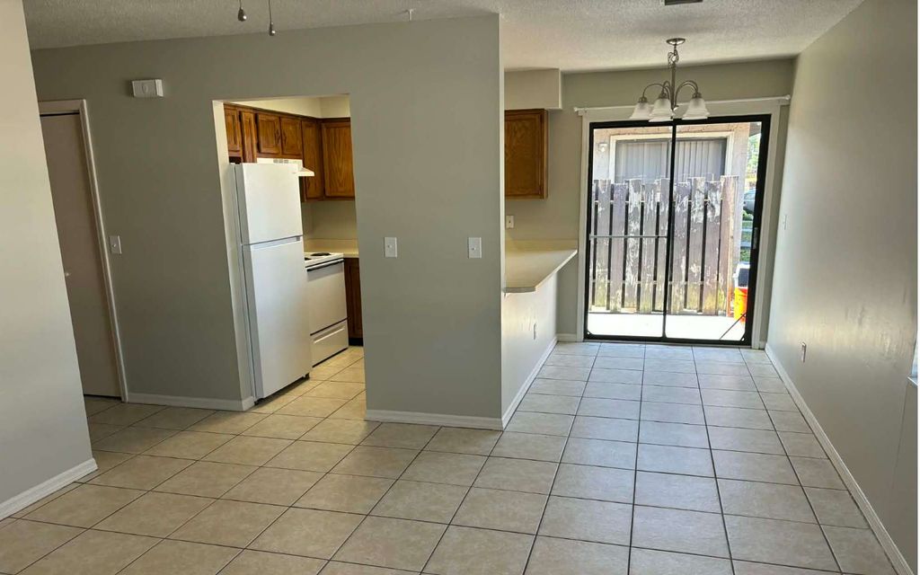 Photo of 3784 NW Huntsboro St Apr 102 St, Lake City, FL 32055 (MLS # 129419)