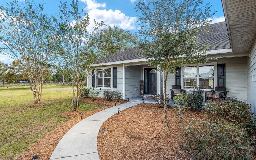 Photo of 630 SW Marigold Place, Fort White, FL 32038 (MLS # 128903)