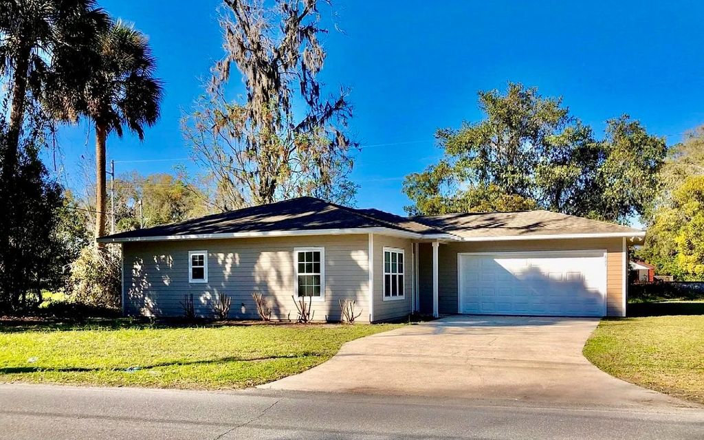 Photo of 627 NE Washington Street, Lake City, FL 32055 (MLS # 128301)