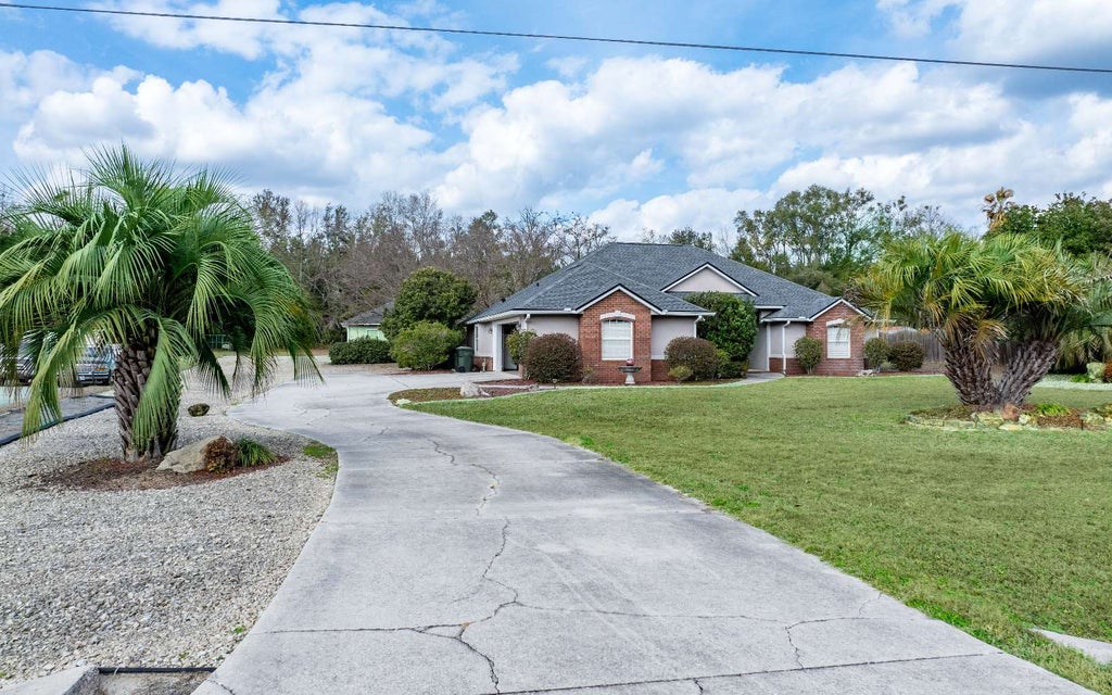Photo of 219 SW Fantasy Gln, Lake City, FL 32024 (MLS # 132981)