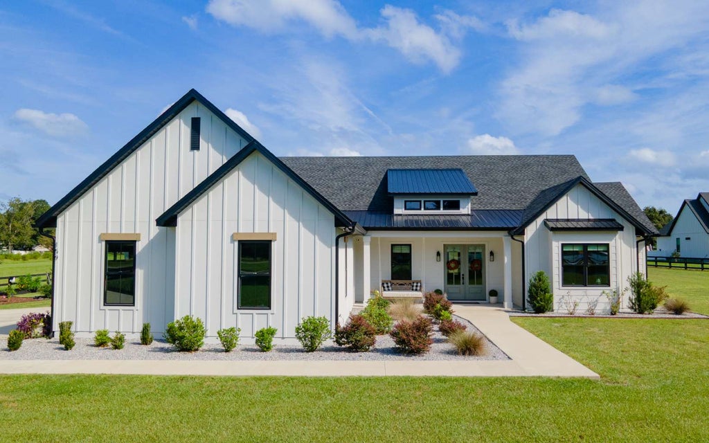 Photo of 159 SW Governors Glen, Lake City, FL 32024 (MLS # 133274)