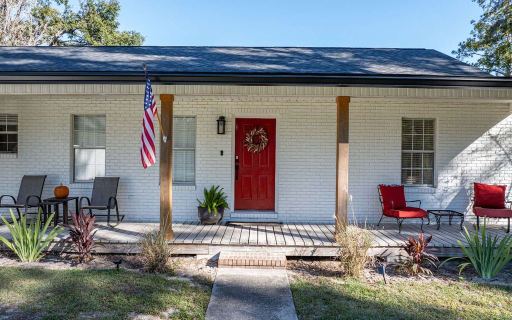 Photo of 127 NW Compton Ct, Lake City, FL 32055 (MLS # 129157)