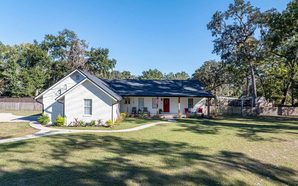 Photo of 127 NW Compton Ct, Lake City, FL 32055 (MLS # 129157)