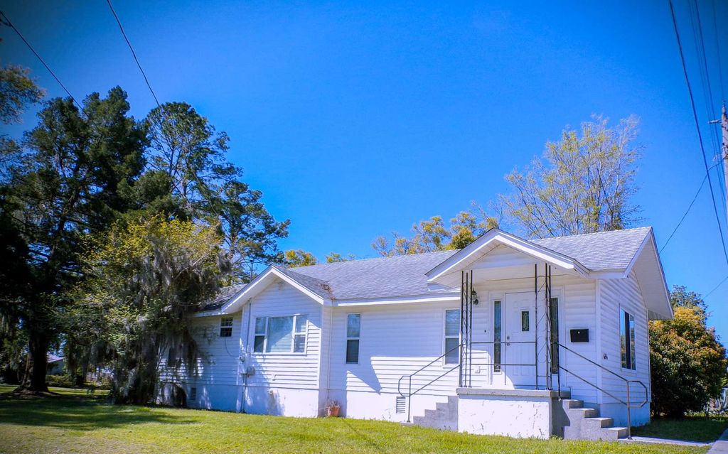 Photo of 654 SE Baya Dr, Lake City, FL 32025 (MLS # 129341)