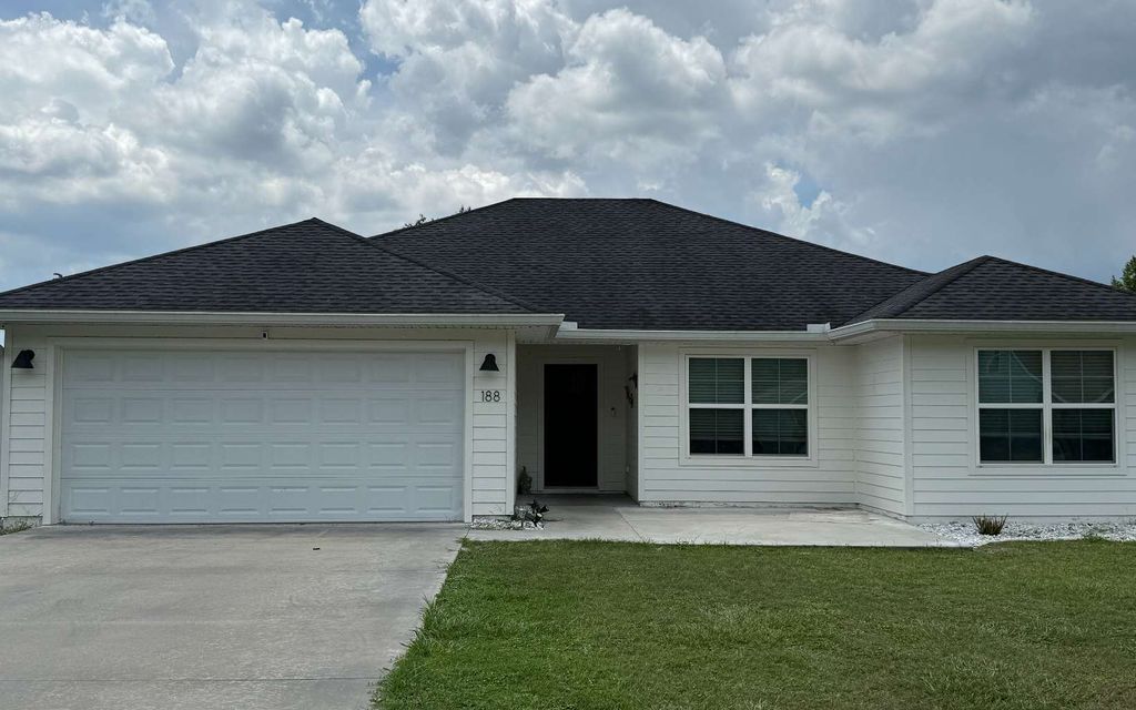 Photo of 188 SE Lindale Glen, Lake City, FL 32025 (MLS # 127703)