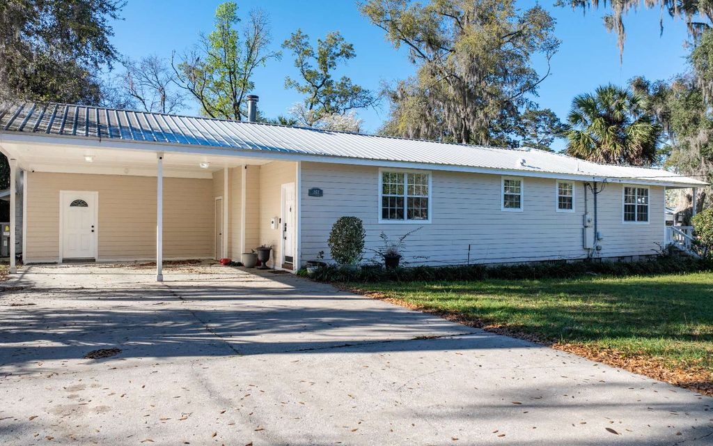 Photo of 368 SW Harrison Pl, Lake City, FL 32025 (MLS # 130617)