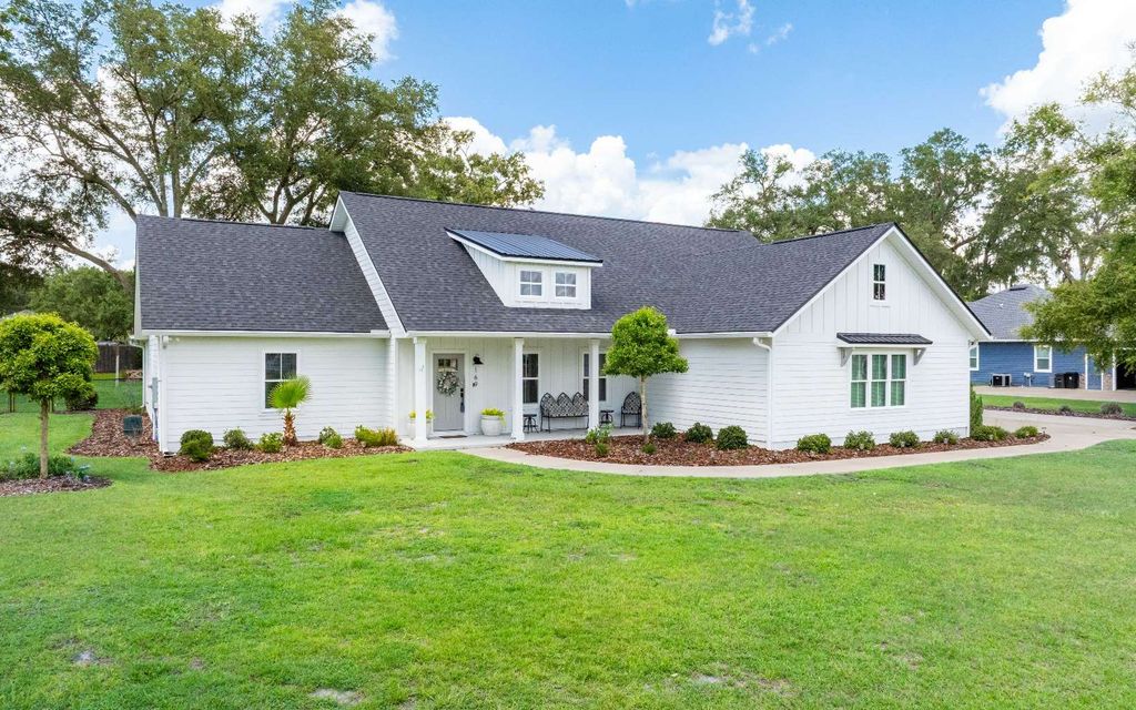 Photo of 169 SW Pinehurst Dr, Lake City, FL 32024 (MLS # 131989)