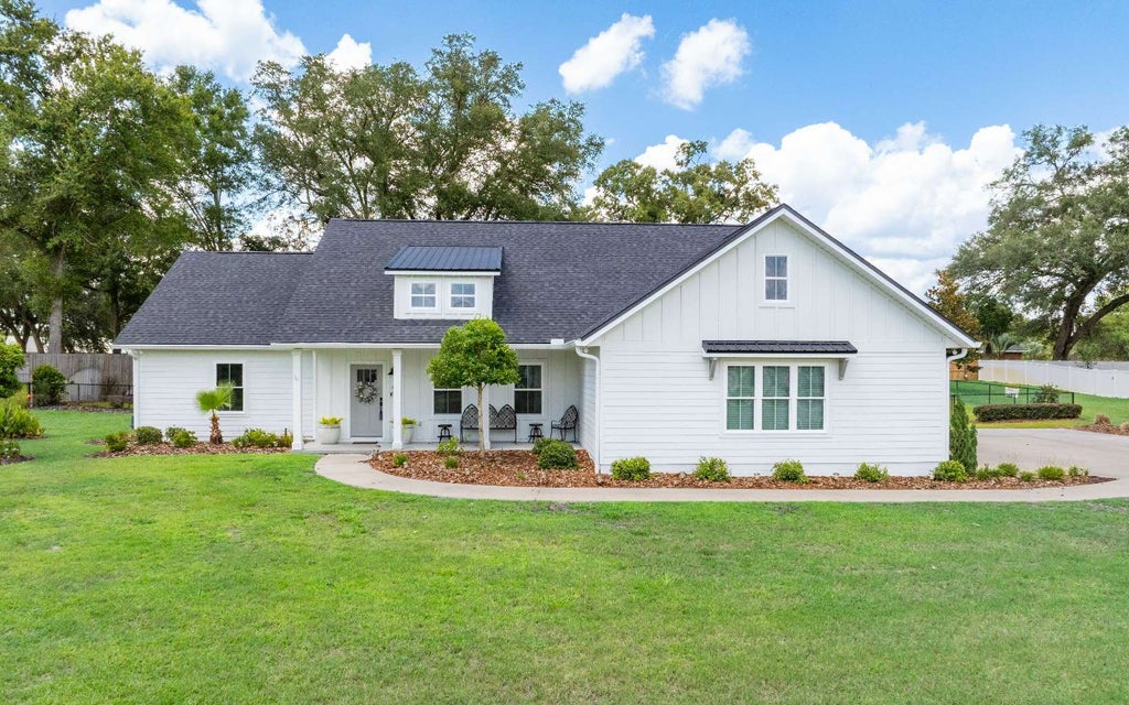 Photo of 169 SW Pinehurst Dr, Lake City, FL 32024 (MLS # 131989)