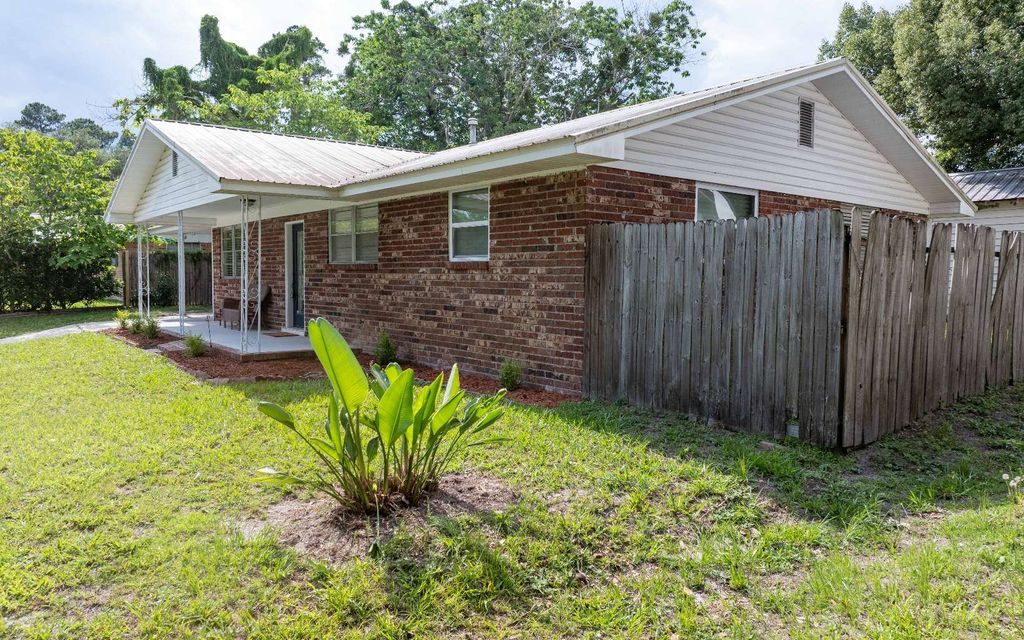 Photo of 1155 SE Magnolia Loop, Lake City, FL 32025 (MLS # 131818)