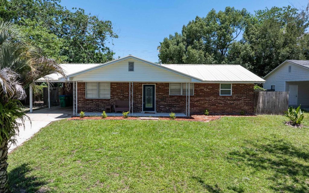 Photo of 1155 SE Magnolia Loop, Lake City, FL 32025 (MLS # 131818)