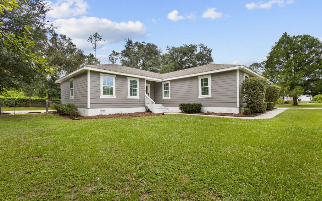 Photo of 1309 SW Goodwin ST, Live Oak, FL 32064 (MLS # 132674)