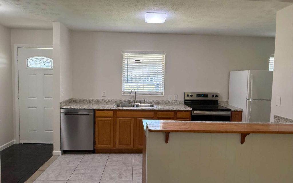 Photo of 1439 NW Avery Gln, Lake City, FL 32055 (MLS # 131024)