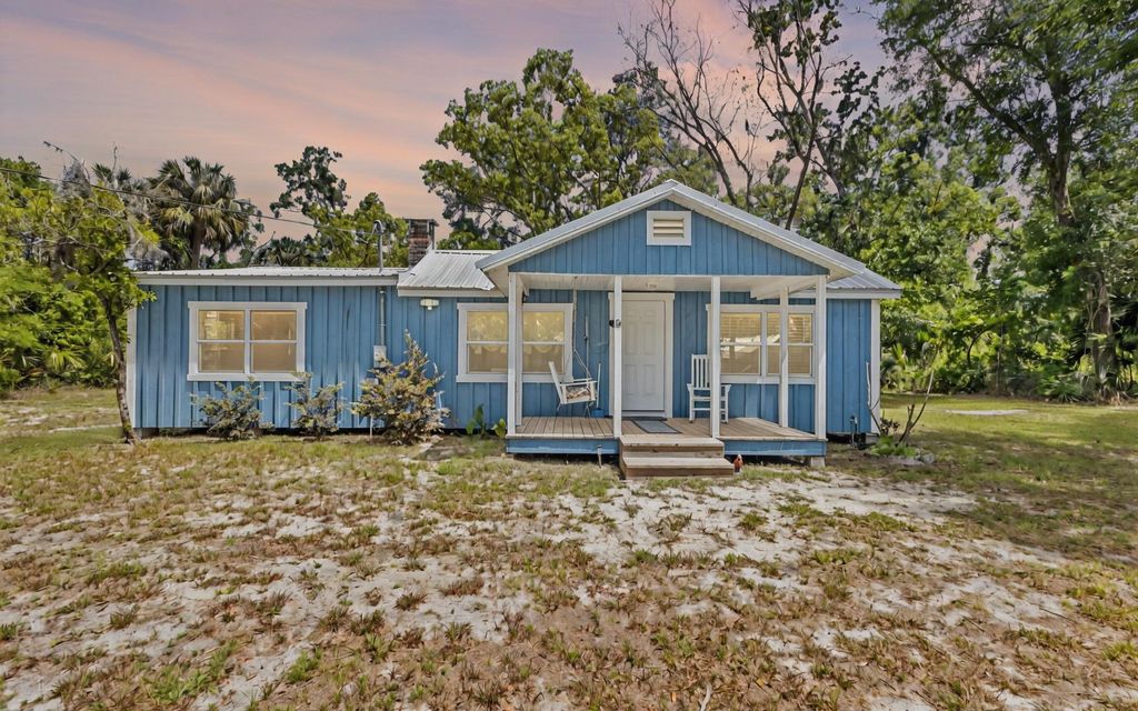 Photo of 464 NE 144th St, Cross City, FL 32628 (MLS # 126767)