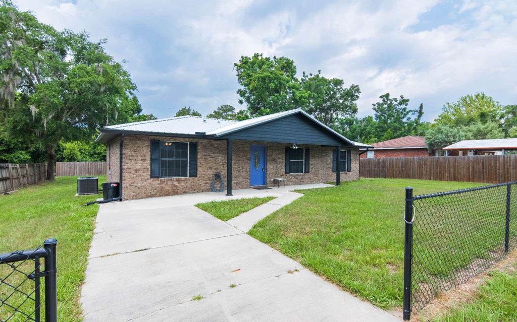 Photo of 240 SE Cameron Ter, Lake City, FL 32025 (MLS # 127334)