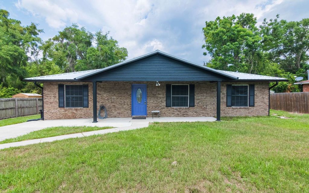Photo of 240 SE Cameron Ter, Lake City, FL 32025 (MLS # 127334)