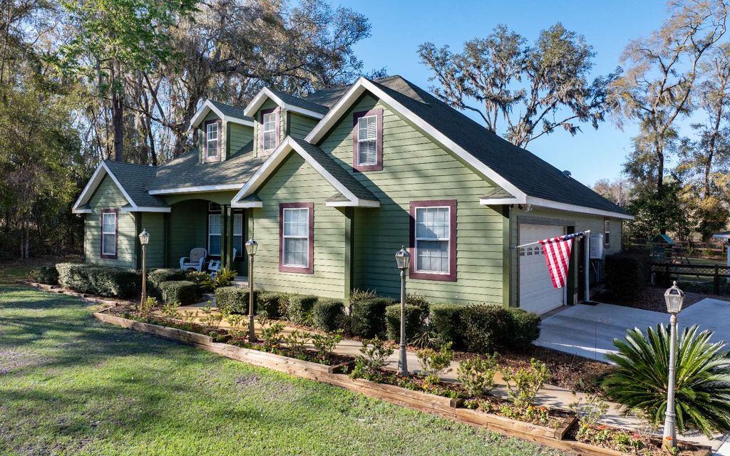 Photo of 985 SE Evergreen Drive, Lake City, FL 32025 (MLS # 126304)