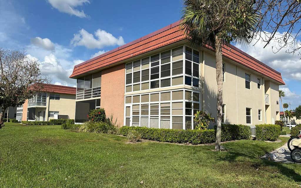 Photo of 64 Woodland Dr Apt 103 DR, Other, FL 32962 (MLS # 132691)