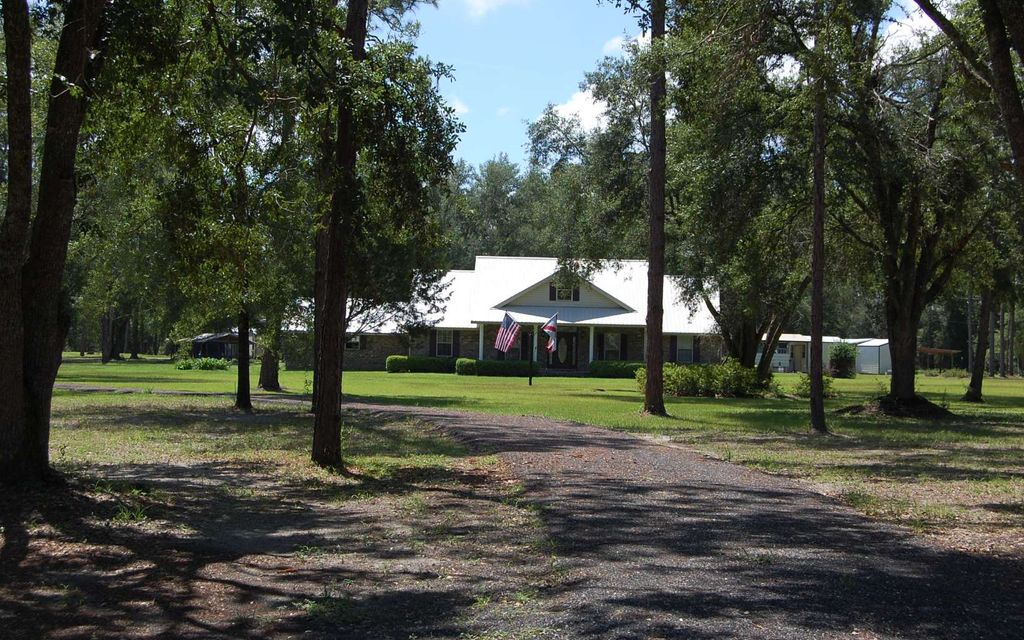 Photo of 9896 W County Road 136, Live Oak, FL 32060 (MLS # 127862)