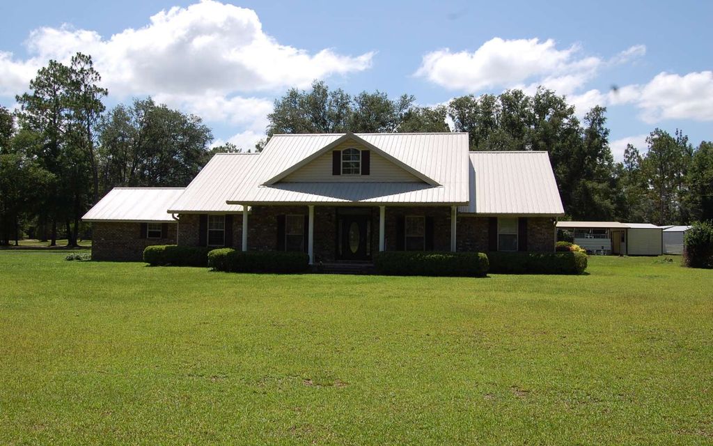 Photo of 9896 W County Road 136, Live Oak, FL 32060 (MLS # 127862)