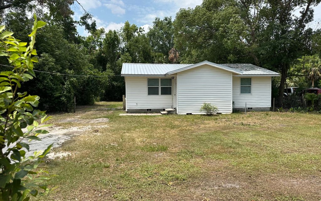Photo of 707 McGee St, Live Oak, FL 32064 (MLS # 127342)