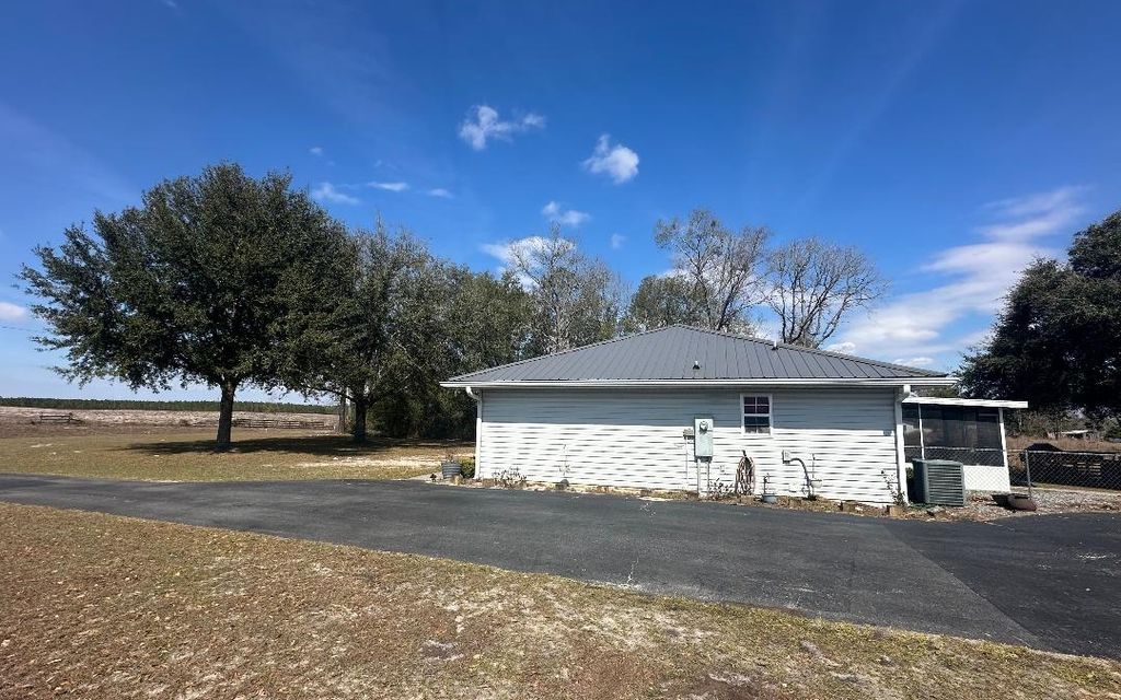 Photo of 22012 County Road 49, OBrien, FL 32071 (MLS # 130485)