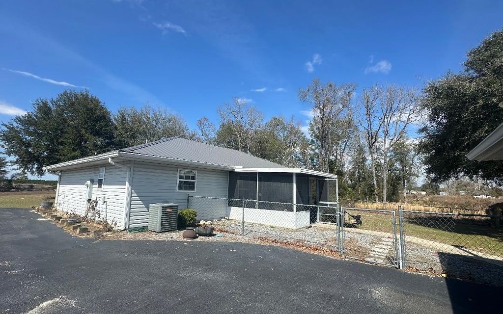 Photo of 22012 County Road 49, OBrien, FL 32071 (MLS # 130485)