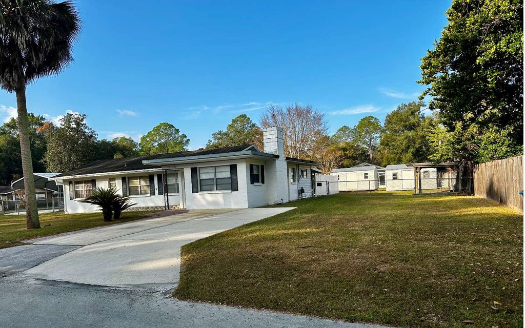 Photo of 14512 NW 133rd Ter, Alachua, FL 32615 (MLS # 129402)