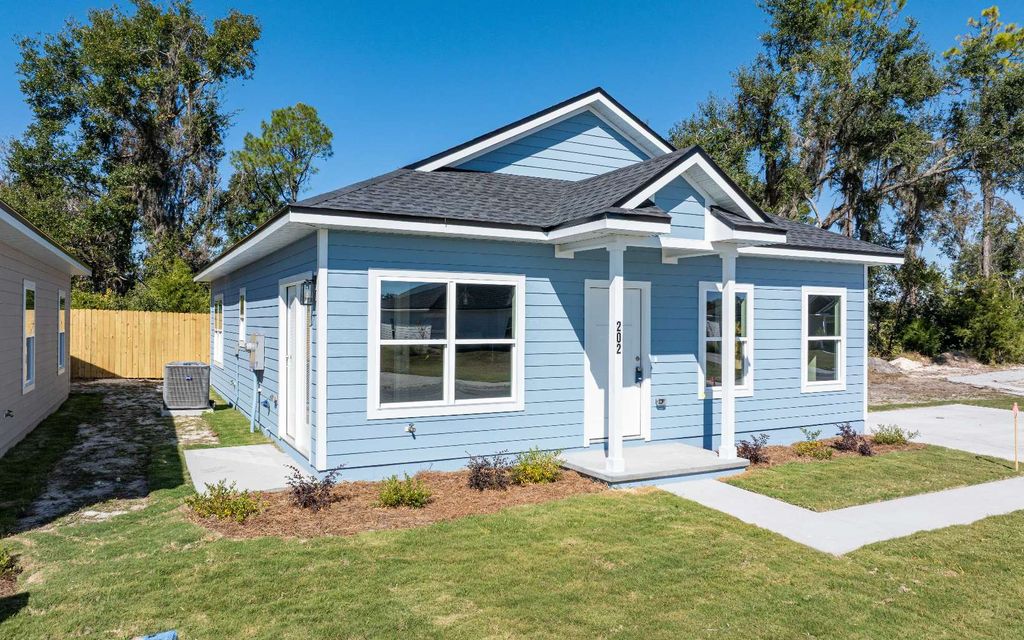 Photo of 202 NW Mesa St, Live Oak, FL 32064 (MLS # 129174)