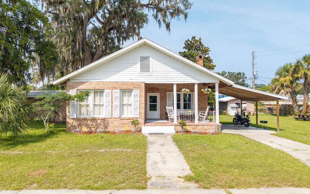 Photo of 106 Drane St, Branford, FL 32008 (MLS # 132527)